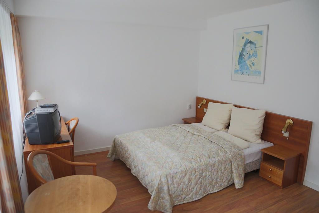Willa Maksymilian Bed And Breakfast ビィドゴシュチュ 部屋 写真