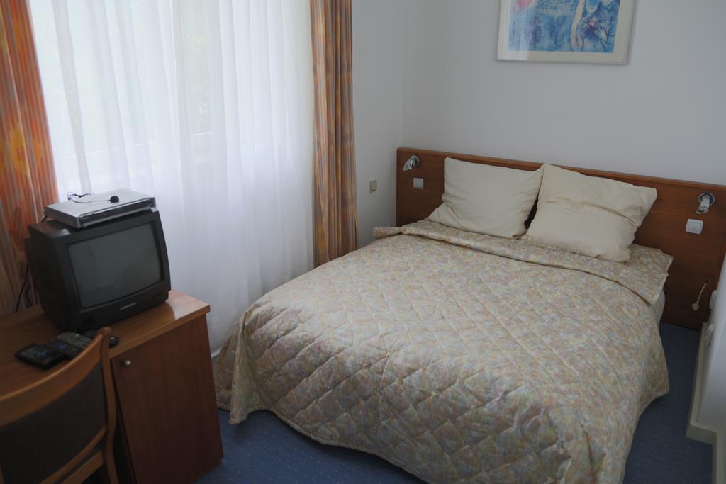 Willa Maksymilian Bed And Breakfast ビィドゴシュチュ 部屋 写真